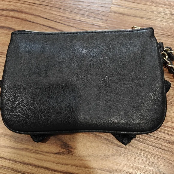 Betsey Johnson Black Sequin Bow Wristlet with Gold Chain - Picture 3 of 8